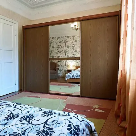 On Lva Tolstogo Appartement Kiev