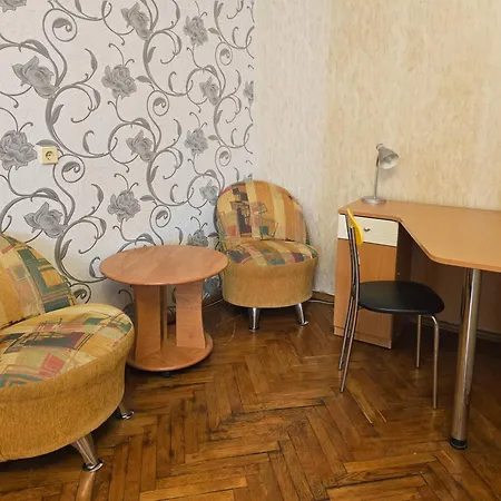 On Lva Tolstogo Apartment Kyiv