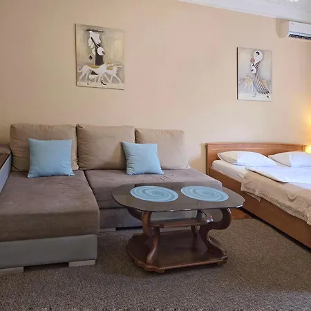 Apartment On Lva Tolstogo Kyiv