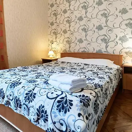 Apartment On Lva Tolstogo