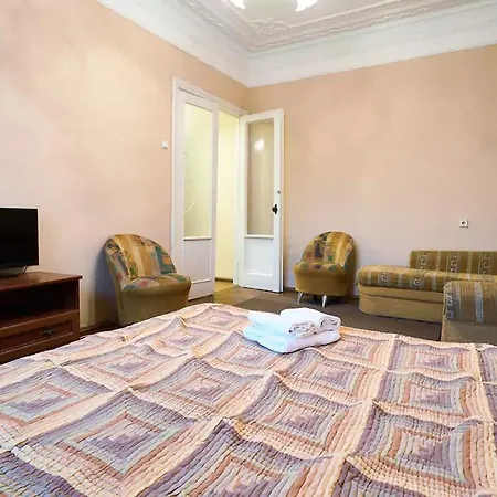 Apartment On Lva Tolstogo