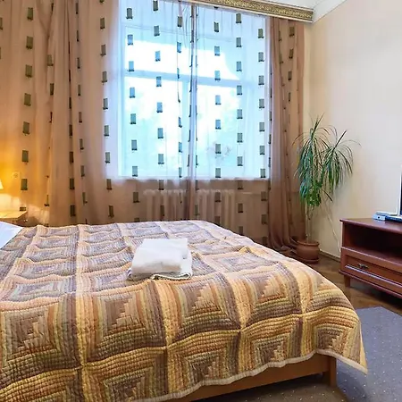 Apartment On Lva Tolstogo *